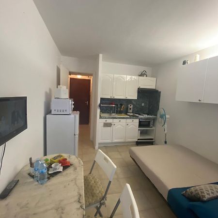 Joli Studio Neuf Av Terrasse A 50 M De La Mer Et Gare Roquebrune-Cap-Martin Buitenkant foto